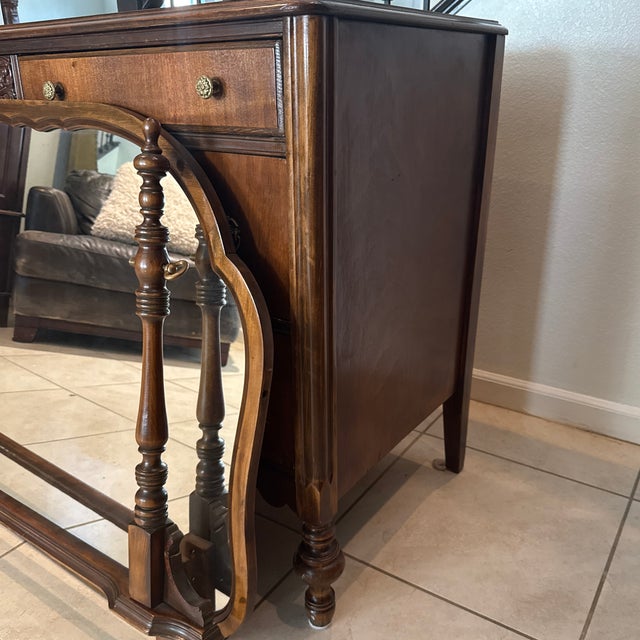 1920s Dresser With Mirror Beautiful Original Finish and Condition For Sale In Los Angeles - Image 6 of 12