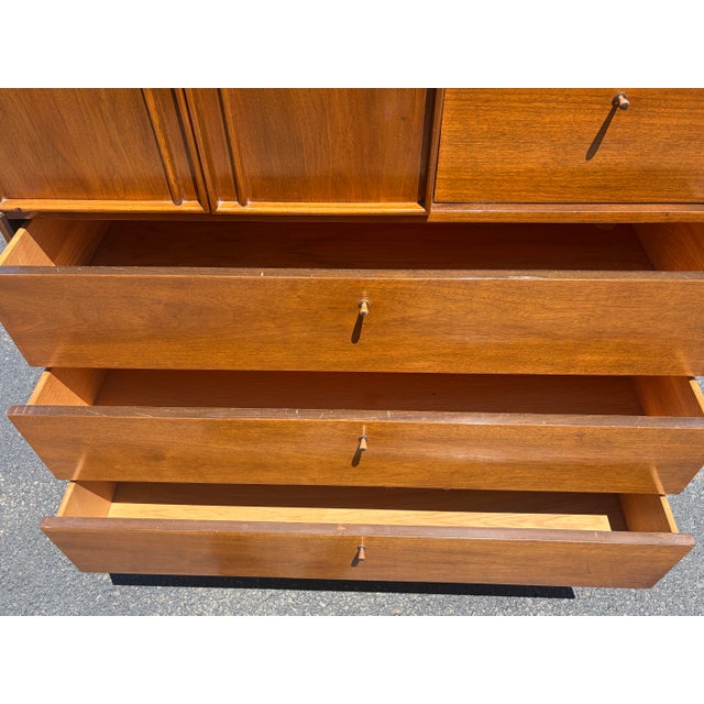 Fine Vintage MCM Sculpted Walnut Gentleman’s Tall Dresser For Sale In Philadelphia - Image 6 of 8