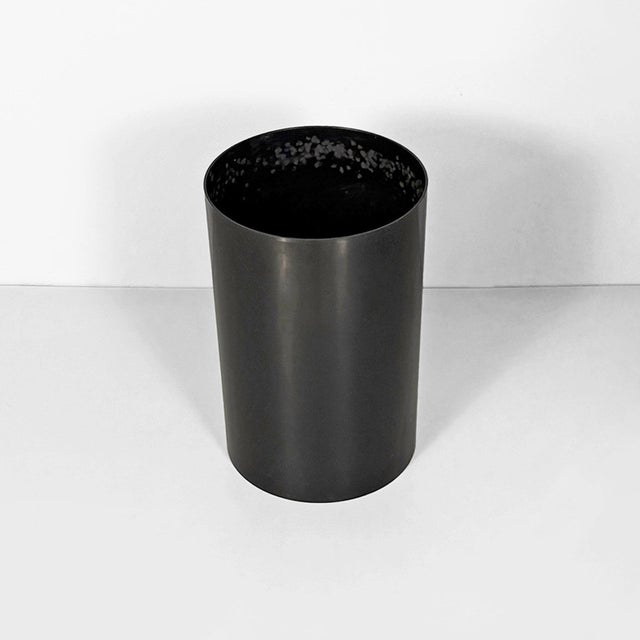 Italian wastepaper basket model 4670 by Gino Colombini for Kartell, 1970s Wastepaper basket Model 4670 with a cylindrical...