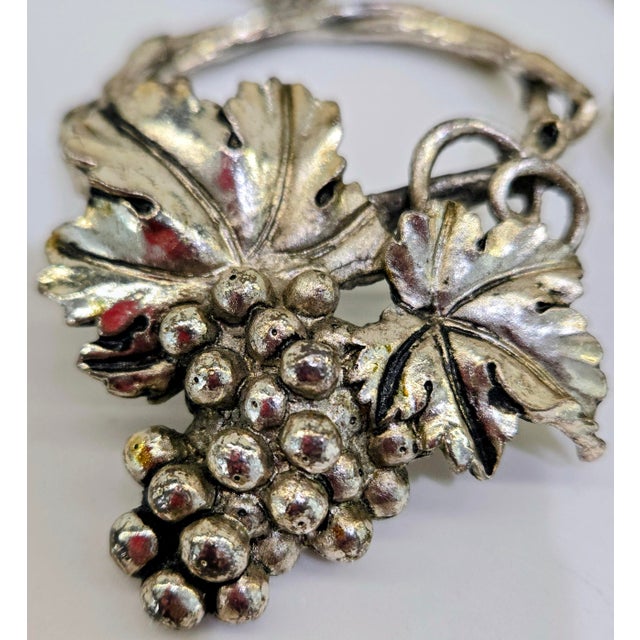 Farmhouse Set of 6 Vintage Arthur Court 1995 Grapevine Napkin Rings – Silver Tone Grape Leaf Vineyard Table Decor For Sale - Image 3 of 6