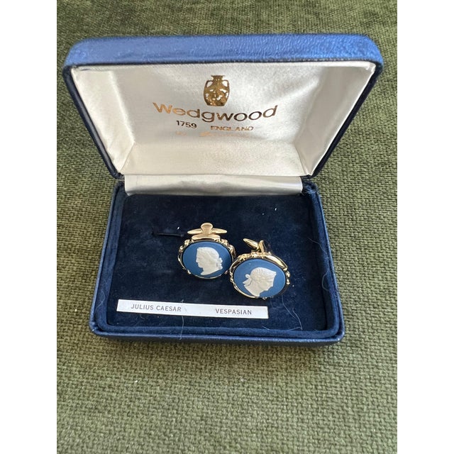 Limited Edition Vintage Royal British “Wedgwood” Gold Plated Cufflinks In Origin For Sale - Image 4 of 8