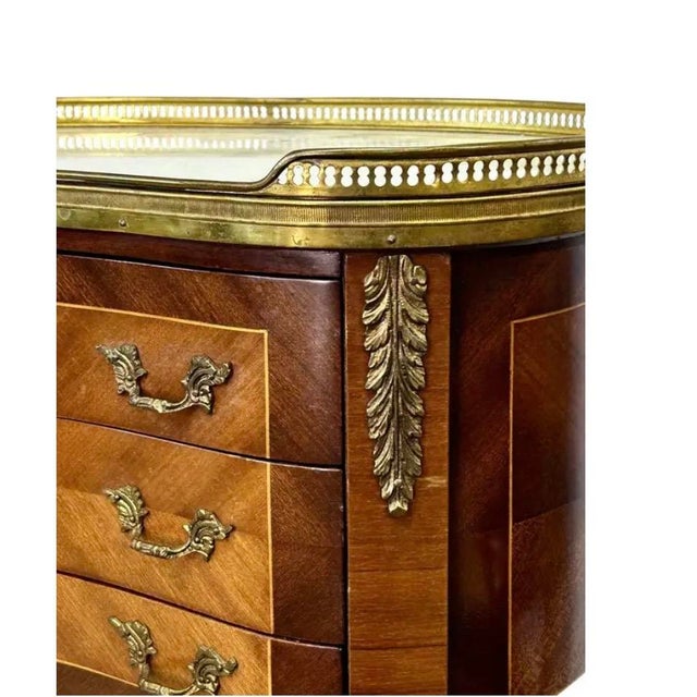 French Elegant Louis XV Side Tables With Marble Tops and Brass Accents - A Pair For Sale - Image 3 of 17
