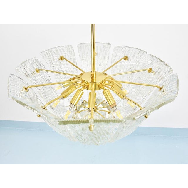 Large Vintage Curved Basket Pendant Light in Brass and Textured Glass by J. T. Kalmar for Kalmar, Vienna, 1950 For Sale - Image 6 of 18