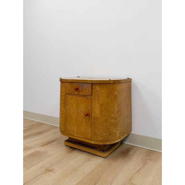 This elegant vintage 1930s Art Deco end table is a genuinely rare and historically significant decorative find. The...