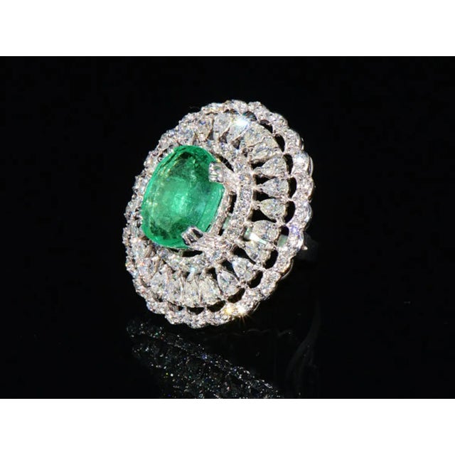 Contemporary GIA Certified Natural 13.1CTS Colombian Emerald VS F Diamond 18K Solid Gold Cocktail Dome Ring, size 6.25 For Sale - Image 3 of 5