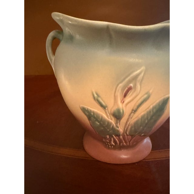 Mid-Century Modern Hull Art Pottery Calla Lily Vase #530/33 - 7 Double Handle Pillow Vase ca.1938 For Sale - Image 3 of 13