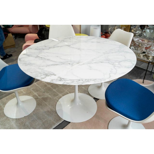 Table by Eero Saarinen for Knoll International For Sale - Image 4 of 6