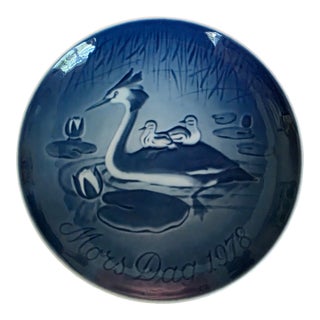 1978 Vintage Bing and Grondahl Porcelain Mother's Day Grebe With Chicks Plate For Sale