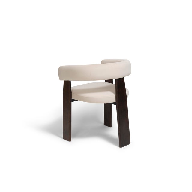 The Classy Dining Chair combines contemporary elegance with exceptional comfort, offering a refined seating solution for...