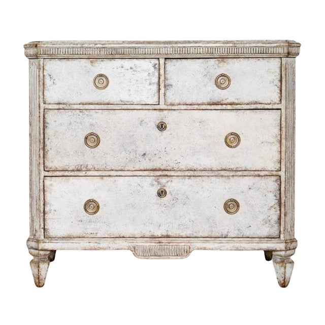 Swedish Gustavian White Grey Painted Chest of Drawers, 1870, in Good conditions. Designed before 1890