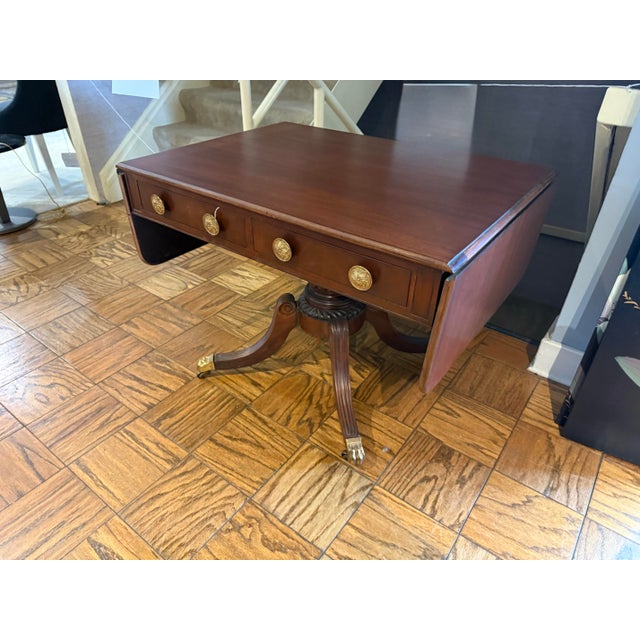 Traditional Elegant Mahogany and Brass Drop-Leaf Expandable Sofa Table With Drop Down Sides For Sale - Image 3 of 9