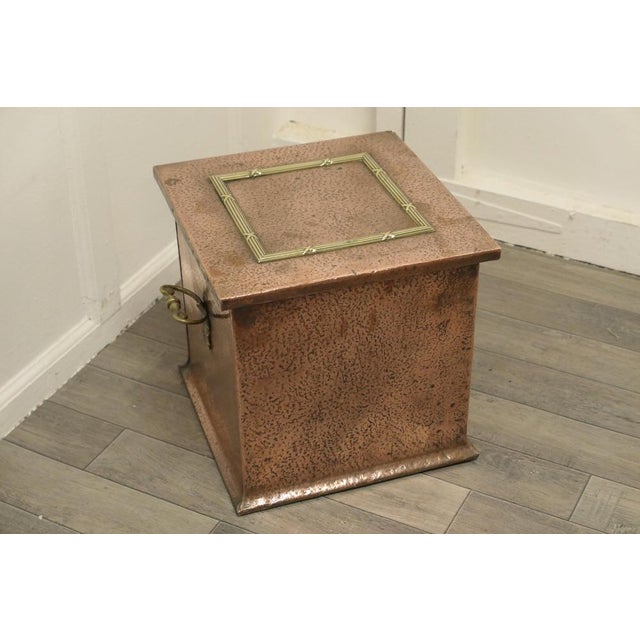 Hand Beaten Arts and Crafts Copper Coal Box, 1880 For Sale - Image 3 of 9