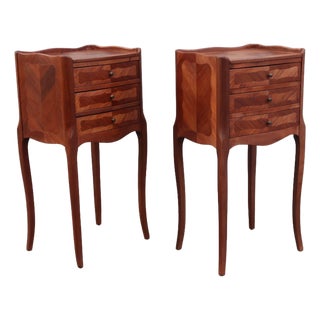1920s Pair of French Louis XV Style Rosewood Side Tables Nightstands For Sale