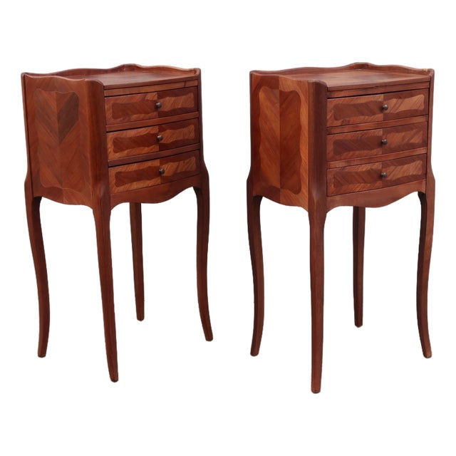 1920s Pair of French Louis XV Style Rosewood Side Tables Nightstands For Sale