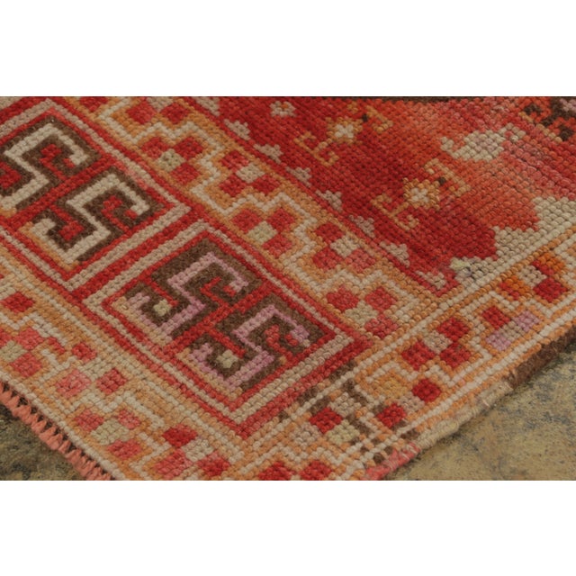 Traditional Vintage Turkish Gift-Sized Rug With Crimson Medallion Design - Rug & Kilim For Sale - Image 3 of 4