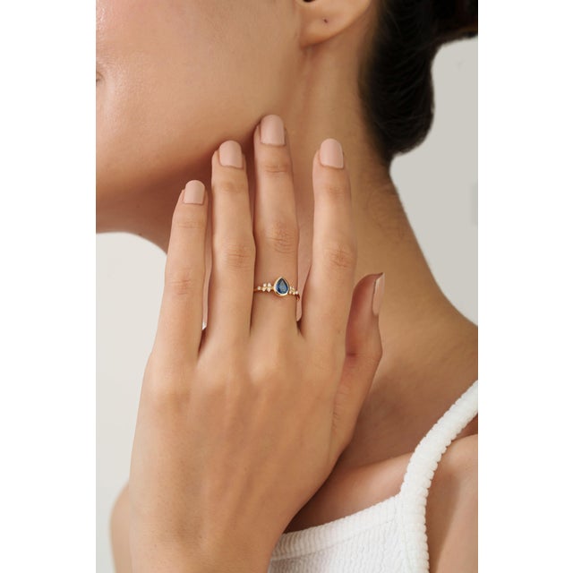 Contemporary Pear Cut Blue Sapphire and Diamond Cluster Vintage Ring in 14k Gold Size 8 For Sale - Image 3 of 17