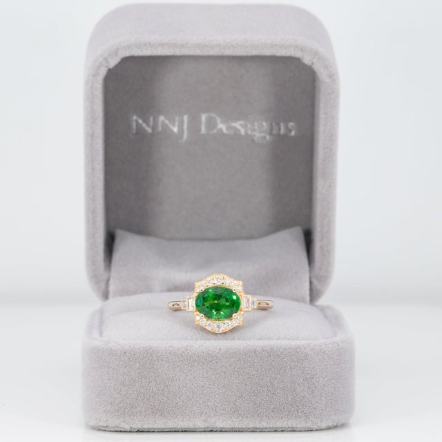 Modern 1.8Ct Tsavorite Garnet Ring With Earth-Mined Diamond Accents: Solid 14k Gold, Size 6.75 For Sale - Image 3 of 9