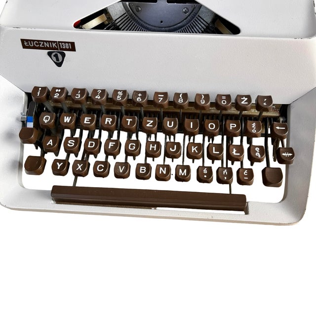 Łucznik 1303 Typewriter – Poland, 1970s, Functional, Very Good Condition For Sale - Image 14 of 15