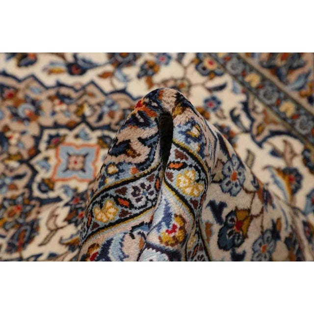 Kashan Rug in Hand-Knotted Wool For Sale - Image 9 of 11