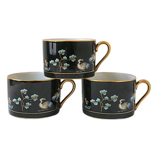Chinoiserie Porcelain Coffee or Teacups, Late-20th Century, Set of Three, For Sale