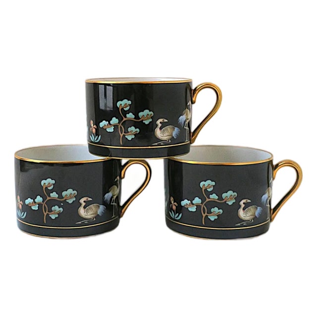 Chinoiserie Porcelain Coffee or Teacups, Late-20th Century, Set of Three, For Sale