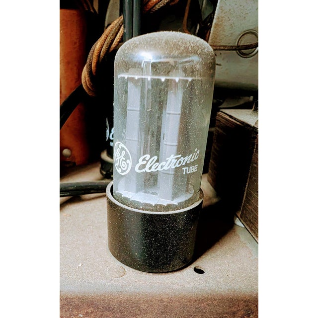 Wood Vintage Montgomery Ward Airline Table Tube Radio 1938 For Sale - Image 7 of 7