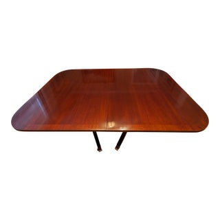 1990s Inlaid Mahogany Dining Room Table With Two Expansion Leaves and Solid Brass Feet - James River Plantation Collection - Hickory Chair Company For Sale
