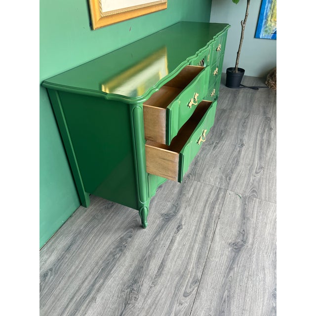 1970s French Provincial Green Lacquered Dresser of Nine Drawers For Sale - Image 12 of 16