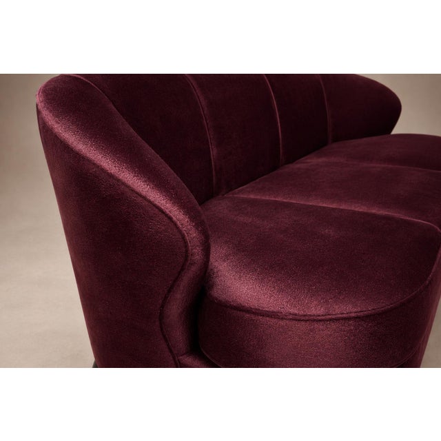 Wood “Concha” Sofa in Plum Mohair Velvet, Joaquim Tenreiro, Brazil, 1960s For Sale - Image 7 of 14