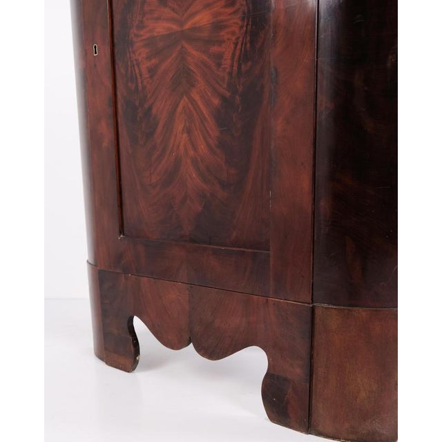 Wood Antique Hand-Polished Mahogany Corner Cabinet, 1840s For Sale - Image 7 of 10