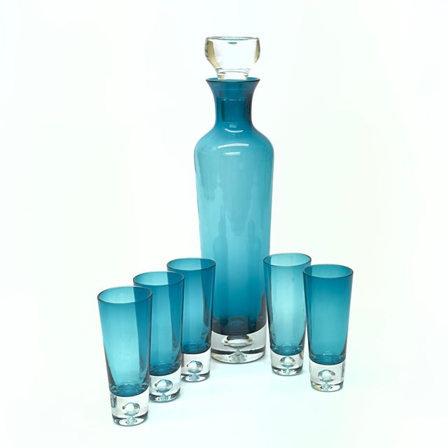 Teal Tall & Teal 1950s Elegant Glass Decanter and Shot Glasses - 6 Pieces For Sale - Image 8 of 10