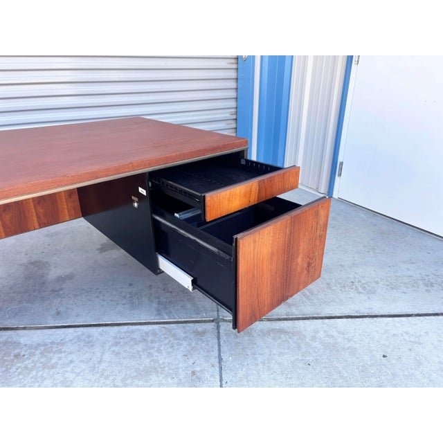1960s Mid Century Walnut and Metal Executive Desk Styled After Knoll For Sale - Image 10 of 12