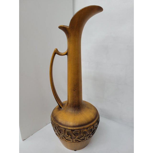 Set of 3 Royal Haeger Ewer Vases, Gold Ceramic Pottery Pitcher Set, Mid Century Old World Mantel Decor For Sale - Image 15 of 18