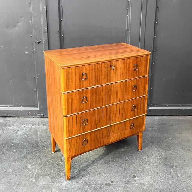 Mid-Century Chest of Drawers For Sale - Image 4 of 18