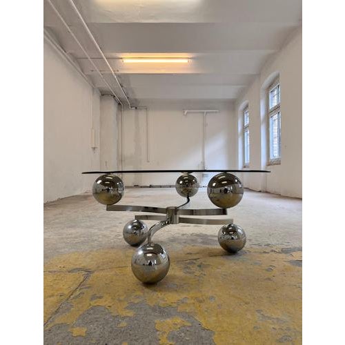 An iconic 1970s design object in unmistakable Space Age style. This extraordinary vintage coffee table embodies the...
