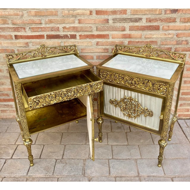 19th Century French Bronze Vitrine Nightstands with Glass Doors and Brass Drawers, Set of 2 For Sale - Image 15 of 18