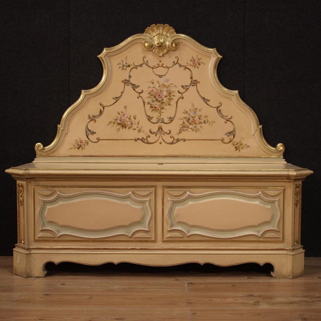 1980s Venetian Chest in Lacquered and Painted Wood, 1980s For Sale - Image 5 of 13
