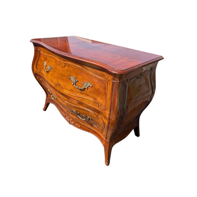 Late 20th Century Pair of Vintage Henredon Louis XV Bombé Walnut Chests / Oversized Nightstands For Sale - Image 5 of 10