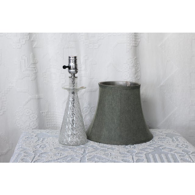 Mid-Century Modern 1960s Clear Murano Table Lamp With Green Lampshade For Sale - Image 3 of 13