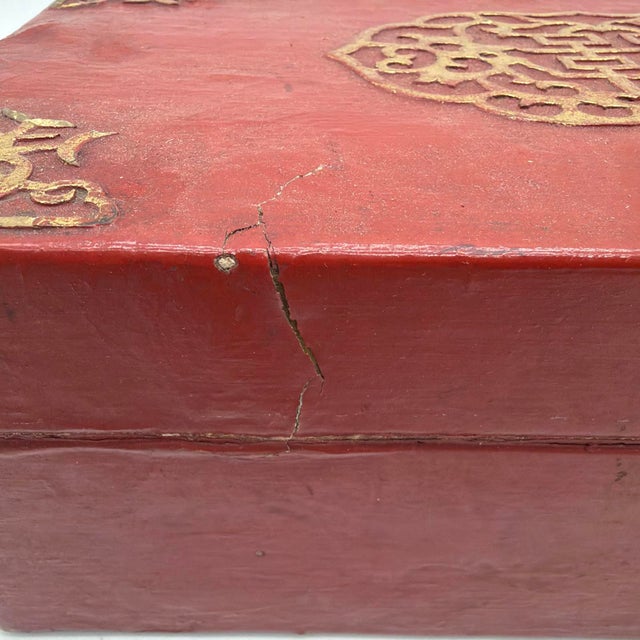 Vintage Chinese Red Lacquer Wedding Box With Removable Interior Tray & Double Happiness Symbol For Sale - Image 12 of 18