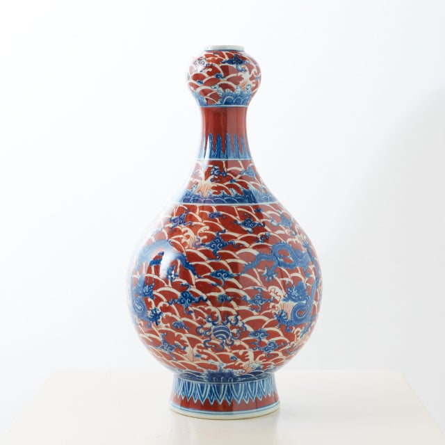 Mid 20th Century Yuhuchun-Style Porcelain Vase with Dragon Motif For Sale - Image 5 of 11