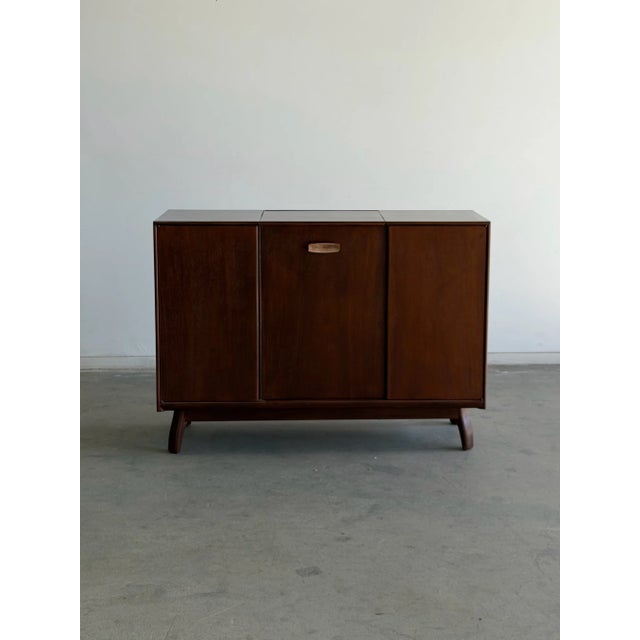 W52 D19 H37.5 H(with Mirror Up)54.5 This is a stunning mahogany piece was originally manufactured by Mount Airy Furniture...