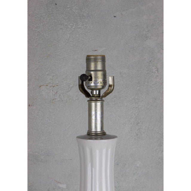 White Elegant American 1940s White Ceramic Table Lamp For Sale - Image 8 of 9