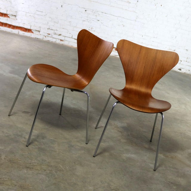 Series 7 Chairs by Arne Jacobsen for Fritz Hansen Vintage MCM Molded