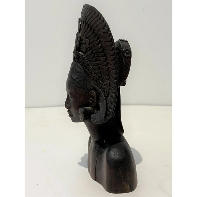 Mid 20th Century Balinese Carving of a Priestess For Sale - Image 5 of 13