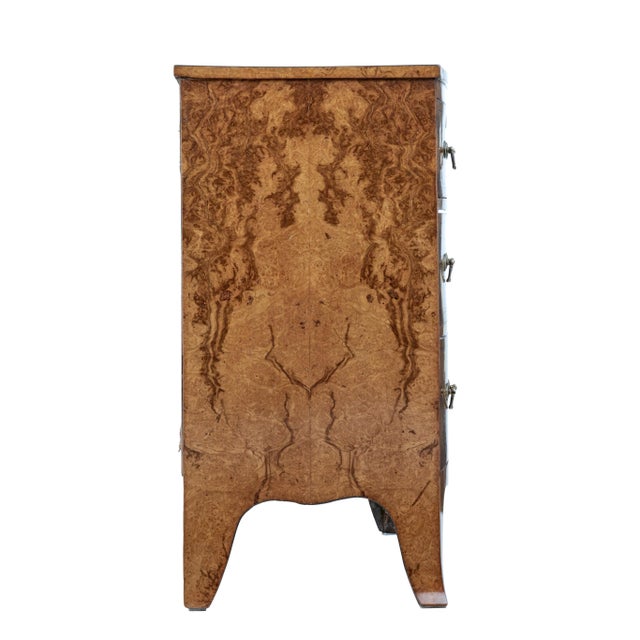 Brown English Burr Walnut Bow Front Chest of Drawers circa 1870 with Bookmatch Veneer For Sale - Image 8 of 9