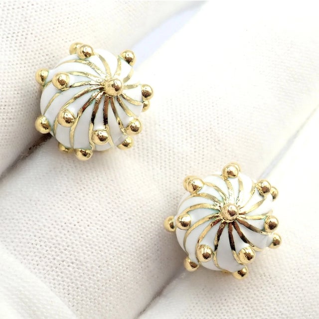 White Vintage! David Webb Yellow Gold White Enamel Ball Spike Cufflinks, Pair For Sale - Image 8 of 9