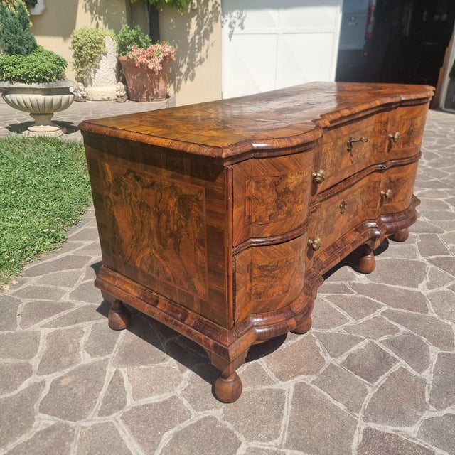 Baroque Ferrarese Chest of Drawers in Walnut Burl, 1720s For Sale - Image 3 of 13