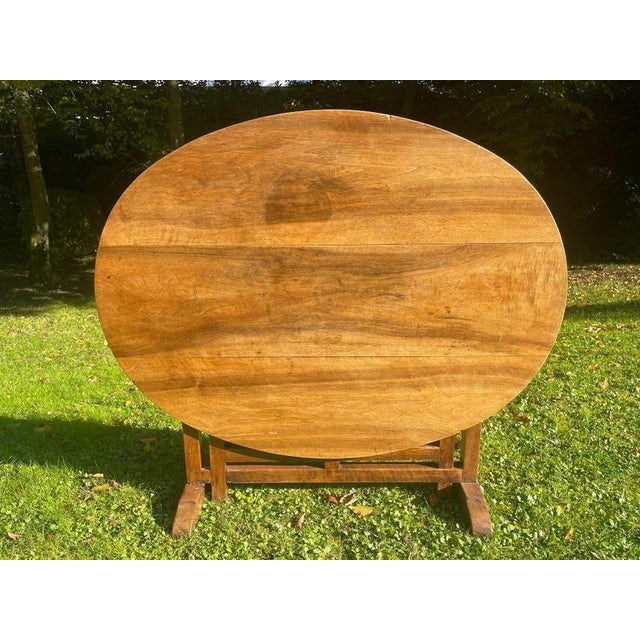 Period: 19th century Style: Other Style Condition: Good condition Material: Wallnut Reference: 1429788 "Dining Table -...