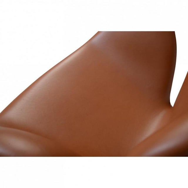 Vintage Swan Chair in Leather by Arne Jacobsen, 1960s For Sale - Image 12 of 16